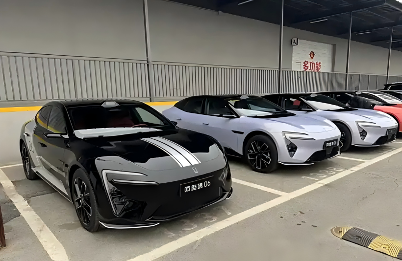 Gambar nyata Avita 06 wis dicethakake, kanthi mobil samesthine bakal didol ing April lan rega kira-kira 250.000 yuan.